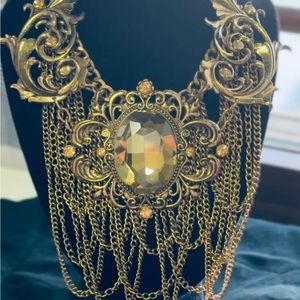 NWOT STUNNING GOLD PLATED STATEMENT NECKLACE with earrings included